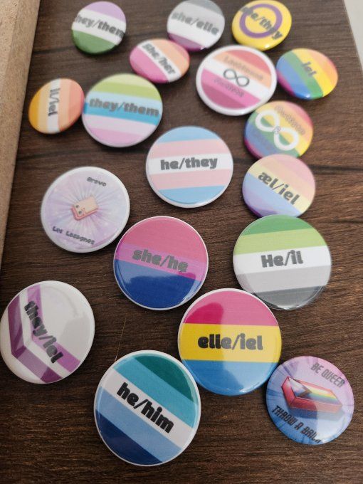 Badge Drapeau + Pronoms